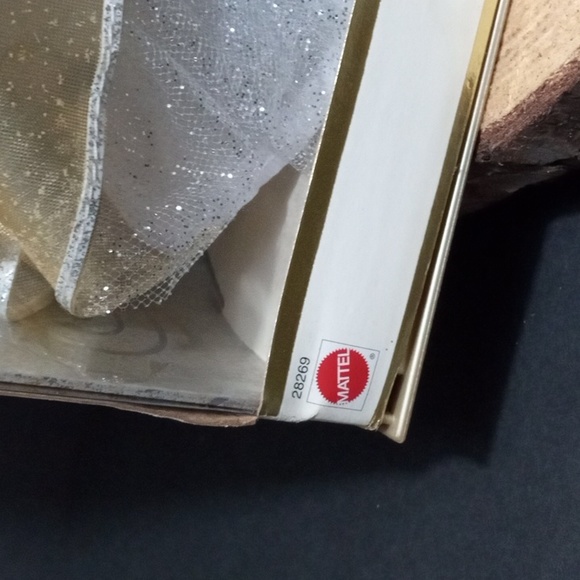 Celebration Barbie 2000 - Picture 8 of 9